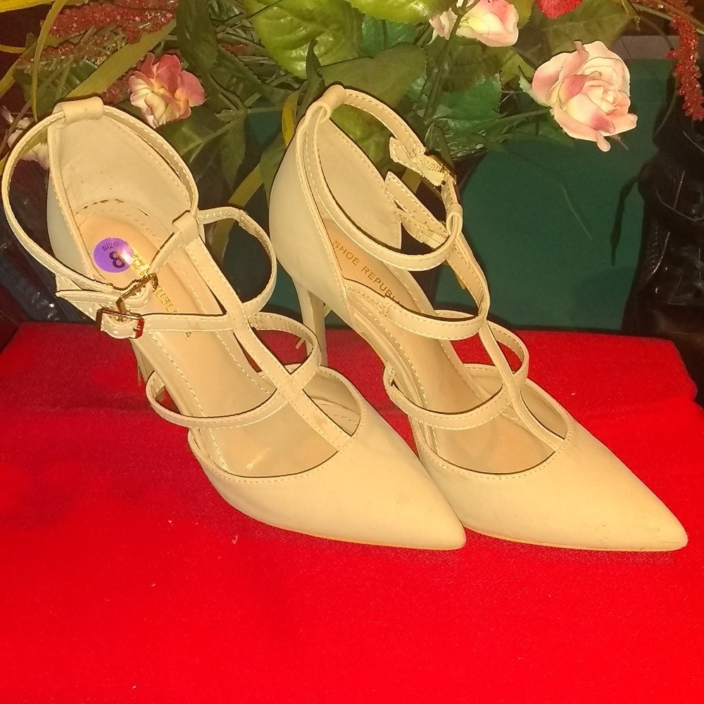 Shoes - Picture 2 of 3